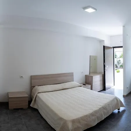 Prestige House 4 *